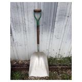 Aluminum shovel
