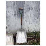 Aluminum shovel