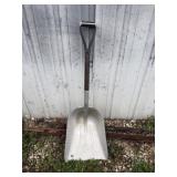 Aluminum shovel