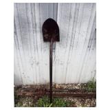 Sand shovel