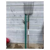 10-tine steel manure and bedding fork