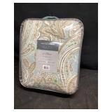 Queen size comforter set