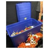 Large tote with lid and Holiday decor