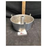 Angel food cake pan
