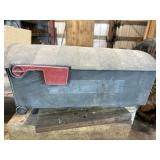 Plastic Rubbermaid mailbox