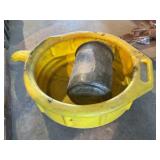 Oil pan and metal can