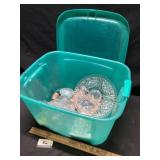 Green tote with lid and glass dishes