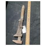 Heavy duty pipe wrench