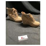 Womenï¿½s suede boots size 6