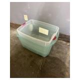 2 Clear totes