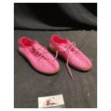 Womenï¿½s shoes size 7 1/2 possibly heated has