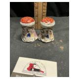 Oriental salt and pepper shakers
