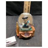 Disney Mickey Mouse, musical snow globe