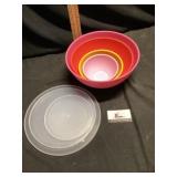 Plastic bowls with lids