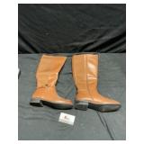 Womenï¿½s boots size 8M