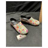 Womenï¿½s klagn shoes, size 8