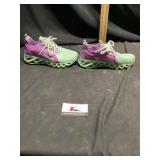 Womenï¿½s shoes, size 8