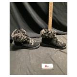 Universal thread womenï¿½s snow boots size 8 1/2