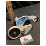 Tape dispenser