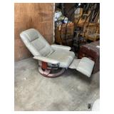 Swivel rocker recliner