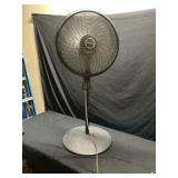 Lasko adjustable fan with remote works as it