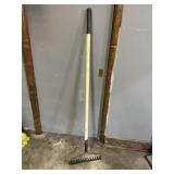 Fiberglass handle farmers rake