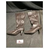 Womenï¿½s boots size 7 1/2
