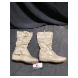 Womenï¿½s boots size 8