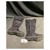 Womenï¿½s boots size 7 1/2