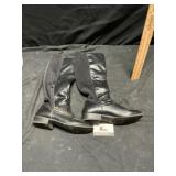 Womenï¿½s boots size 8
