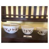 Pyrex nesting bowls