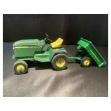 1/32 John Deere lawnmower and wagon