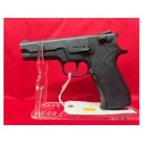 Smith & Wesson Model 5904 9MM Has Original Case 1 Magazine