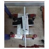 Central Hydraulic transmission jack.