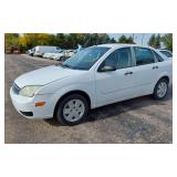 2007 FORD FOCUS WHITE SEDAN