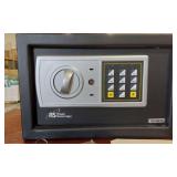 ROYAL SOVERIEGN ELECTRONIC MINI SAFE