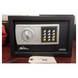 ROYAL SOVERIEGN ELECTRONIC MINI SAFE-NO KEY -