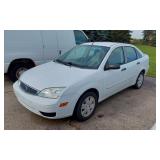 2007 FORD FOCUS WHITE SEDAN