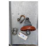 VINTAGE INSULATOR AND 2 MINI CLEVIS