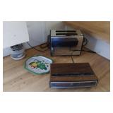 WAGNER STONE WARE CAST IRON PAN AND CONTENTS OF