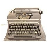 UNDERWOOD TYPEWRITER WITH HARD CASE- CASE HAS
