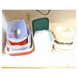 KITCHEN WARES LOT-PLASTIC AND BAKING MOLDS