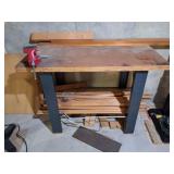 BENCH WITH BENCH VISE