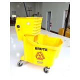 MOP BUCKET WITH SQUEEZE