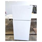 AMANA- REFRIGERATOR- CLEAN- VERY NICE AND CLEAN