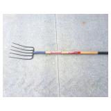 CRAFTSMAN HEAVY DUTY 5 PRONG PITCH FORK