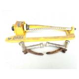 LAWN SPRINKLER AND 2 HOSE NOZZLES