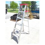 TRICAM- 6 FOOT ALUMINUM STEP LADDER- LIGHT USE