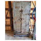 METAL 2 DOOR CABINET