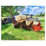 INTERNATIONAL 4 ROW CORN PLANTER